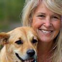 Marie Duval avec son chien Kiwi